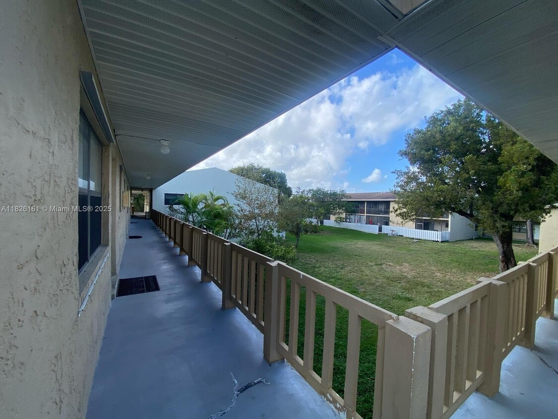 Primary Photo - 10350 SW 220th St