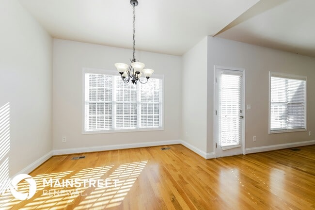 Building Photo - 6700 Linwood Dr