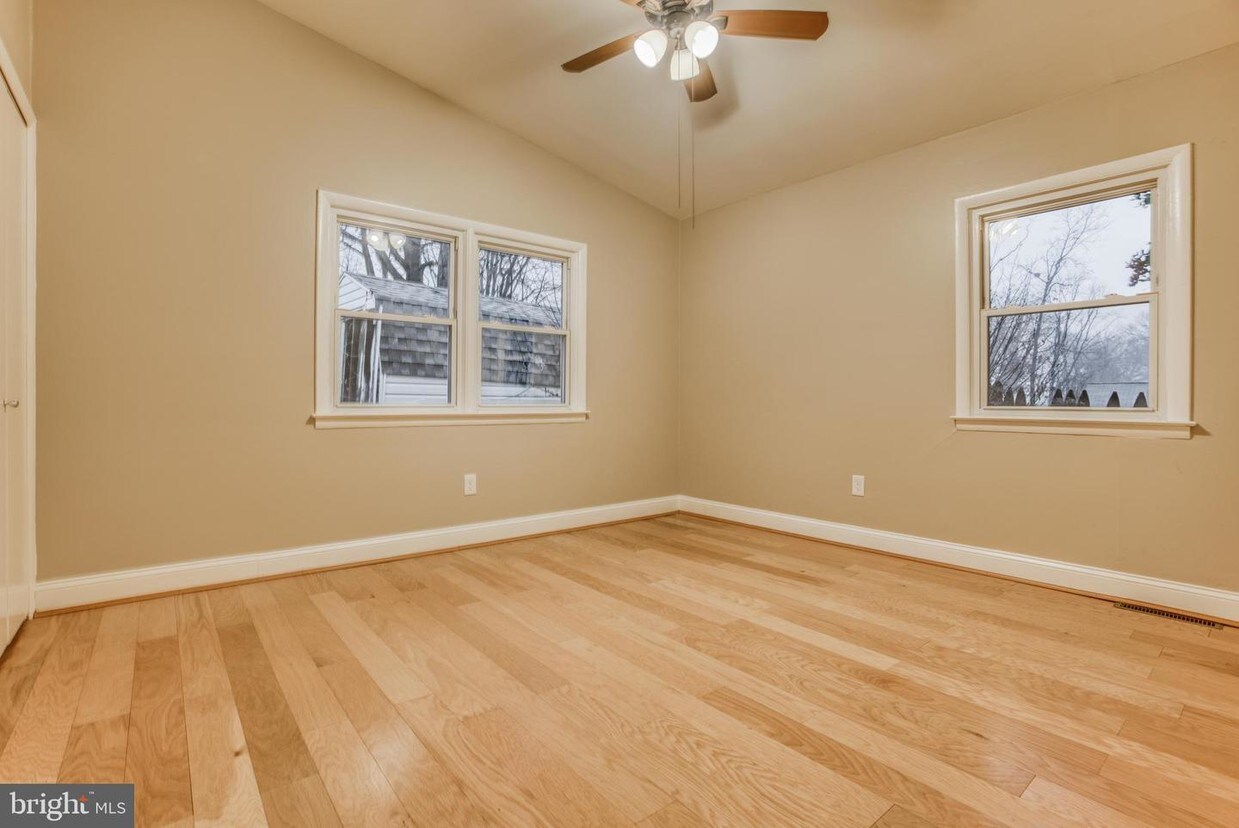 Foto principal - 329 Montrose Ave