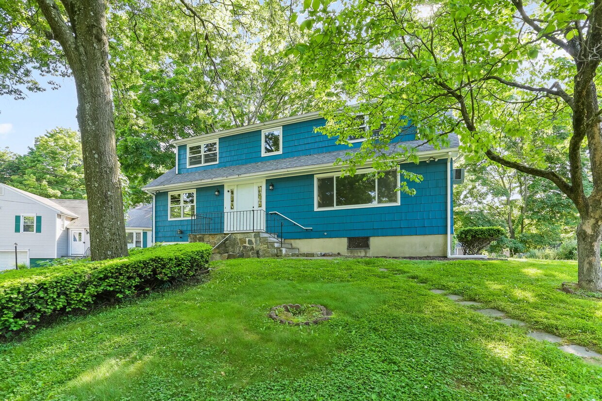 Primary Photo - 38 Maplewood Dr