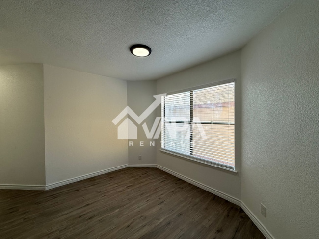 Building Photo - 4135 Sunrise Glade Dr