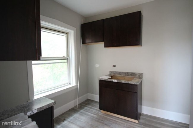 Foto del edificio - 4822 W Montrose Ave