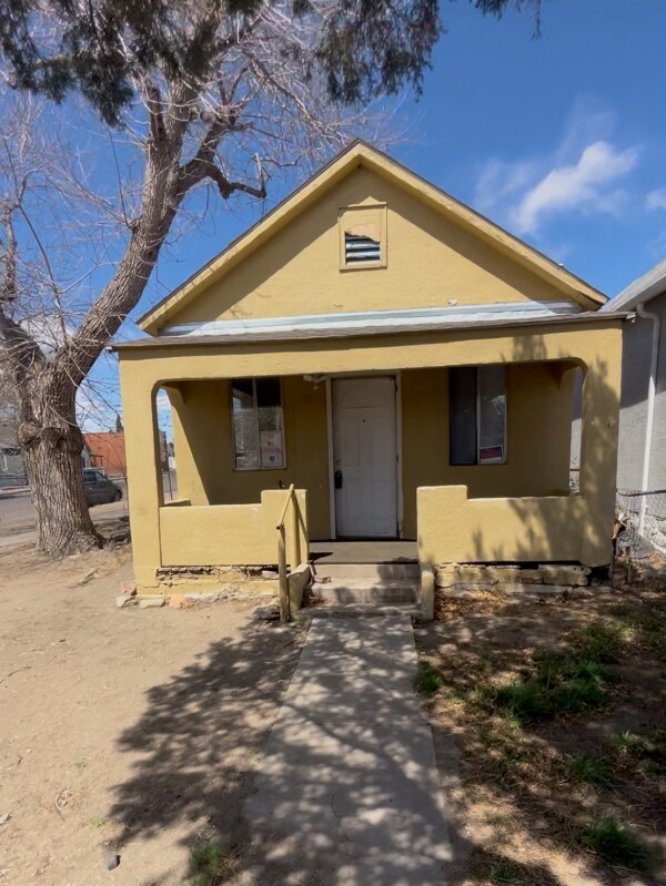 Building Photo - 801 E 7th St