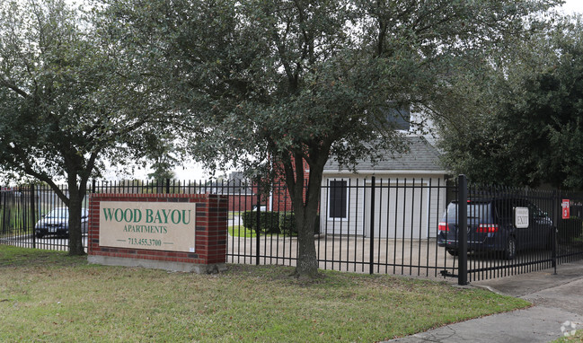 Foto del edificio - Wood Bayou Apartments