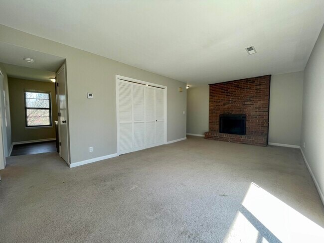 Building Photo - 440 N Shiloh Ave