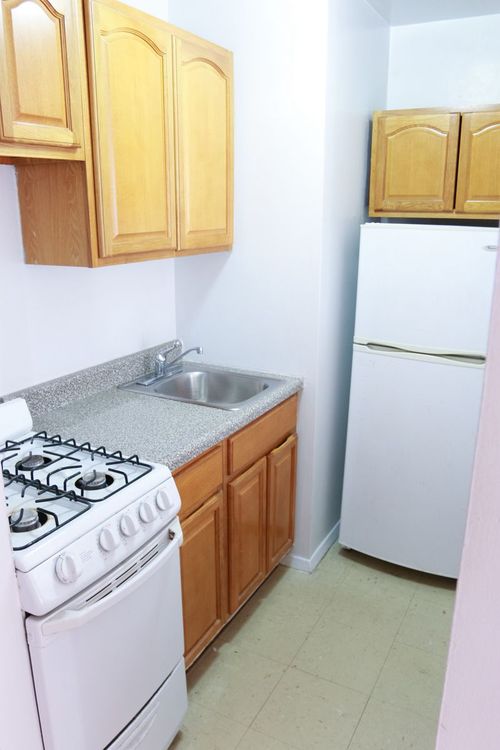 Building Photo - 254 W 51st St