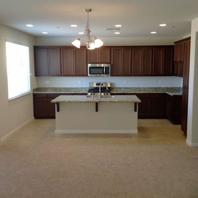 Foto del edificio - House For Rent in Modesto