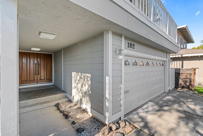 Foto del edificio - Serene Waterfront Home in Foster City