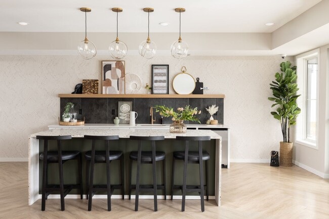 Interior Photo - Current 33