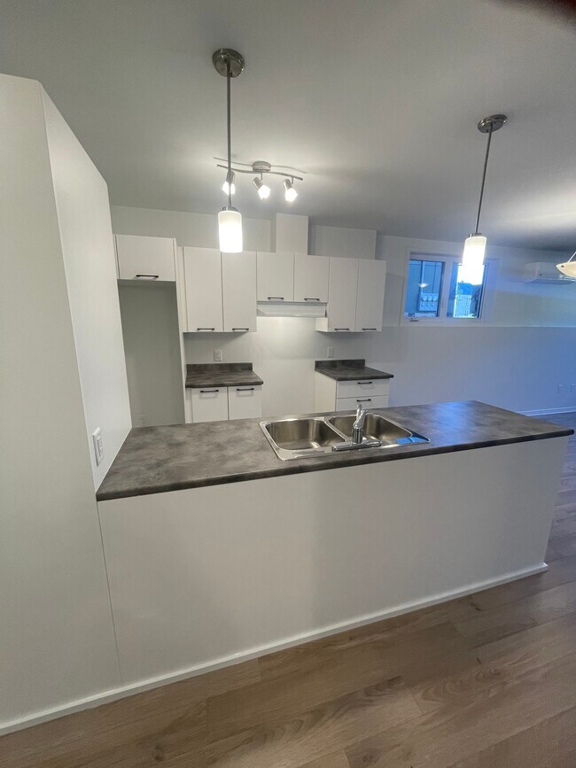 Building Photo - 2971 Rue Saint-Louis