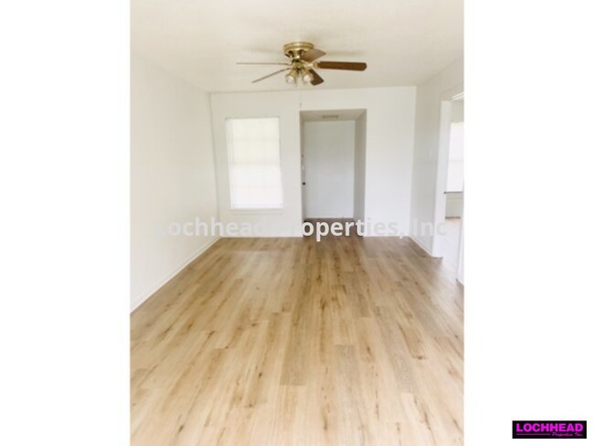 Building Photo - 1 bedroom duplex in Dallas!