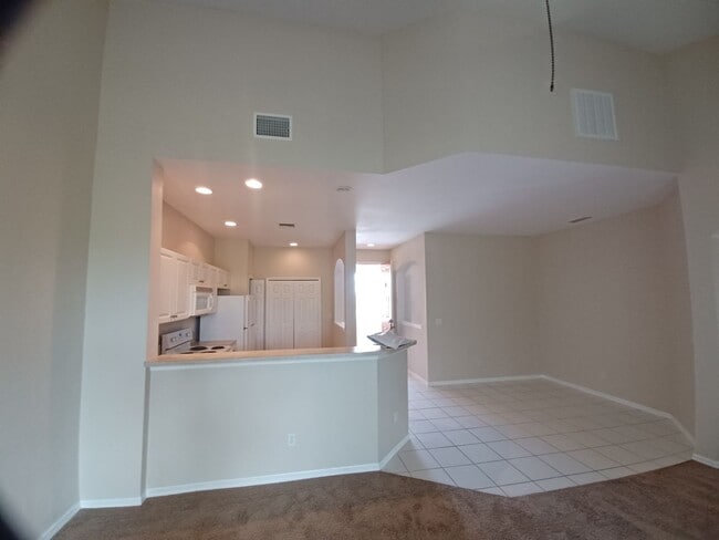 Foto del edificio - 3/2 Condo in gated community off Colonial Blvd