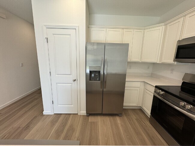 Building Photo - Holly Cove