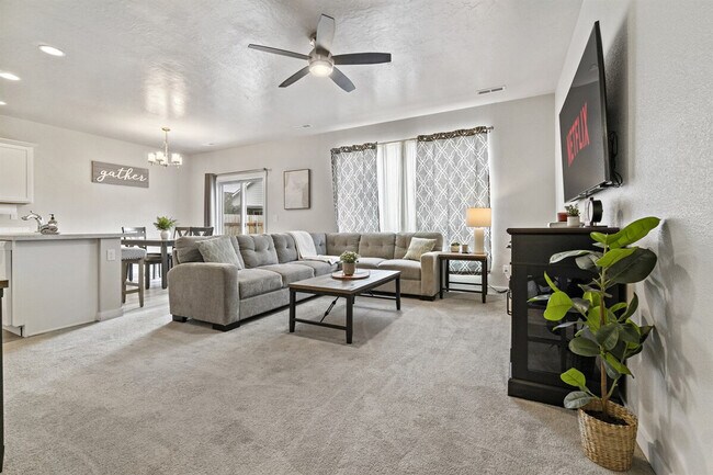 Building Photo - 2646 W Snyder St