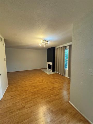 Foto del edificio - 323 Towne House Ln