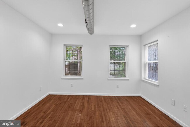 Foto del edificio - 1729 Master St