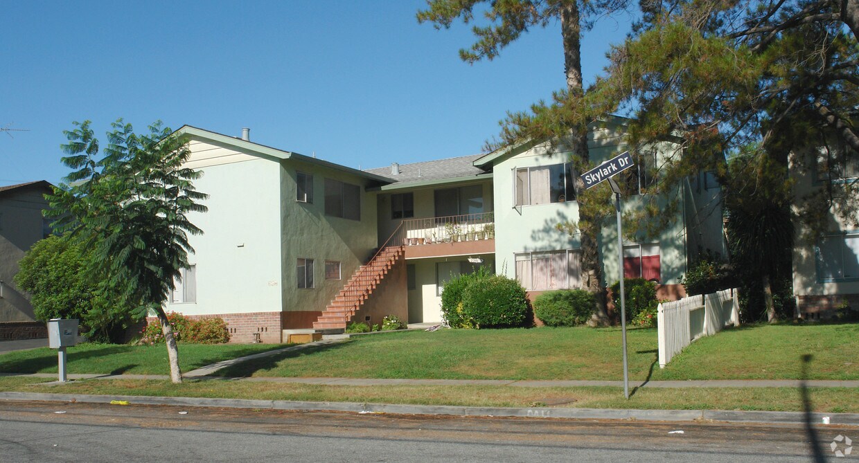 Building Photo - 2501 Skylark Dr
