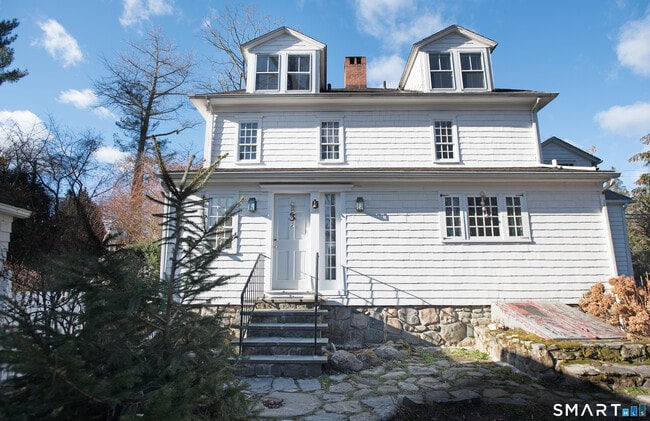 Building Photo - 1709 Newfield Ave