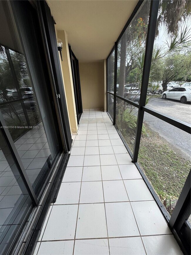 Foto del edificio - 8615 NW 8th St