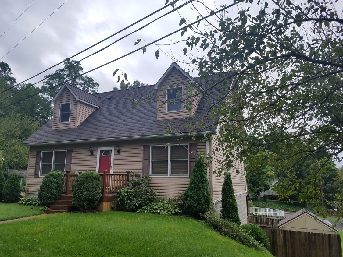 207 Willowdale Rd, WV 26505 House Rental in