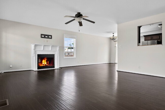 Foto del edificio - Pet Friendly Three Bedroom with Bonus!