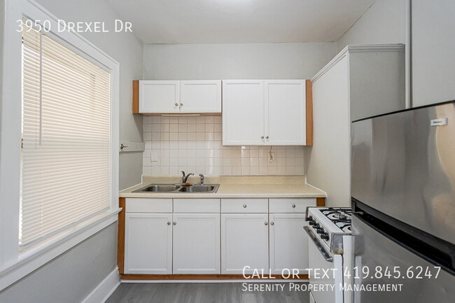 Building Photo - 3950 Drexel Dr