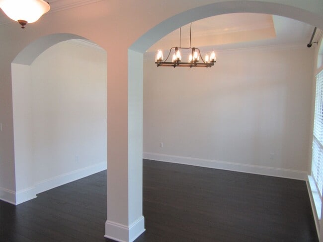 Building Photo - --