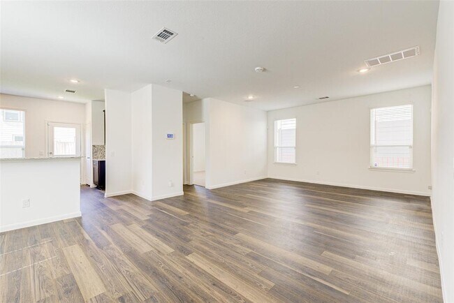 Building Photo - 7313 Madison Cmns Ln