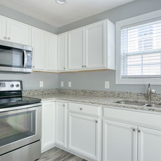Building Photo - 700 Twisted Oak Dr NW