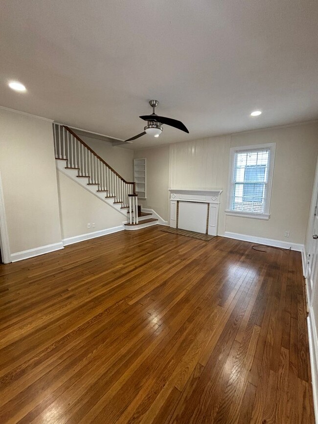 Foto del edificio - FALL 2024!!! Historic 4 Bed 2 Bath Home at...