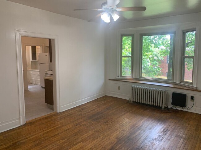 Building Photo - 5542 Fair Oaks St