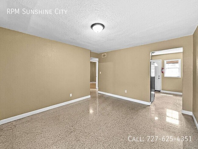 Foto del edificio - 2613 E Clark St