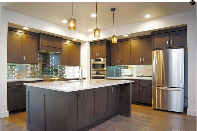 Kitchen - refrigerator included - 4477 E Parkcenter Blvd