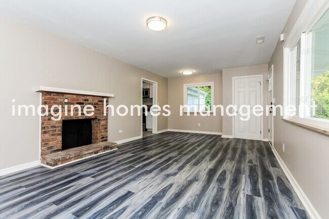 Building Photo - 3 Bedroom Ranch in Woodlawn