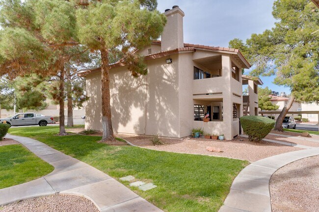 Foto del edificio - 725 Rock Springs Dr