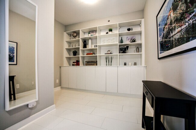 Building Photo - 156-156 Portland St