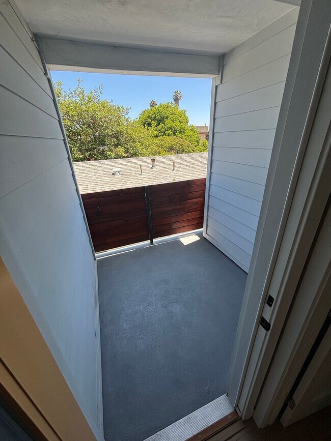Foto del edificio - Beautiful 2 bed 1 bath modern apartment in...