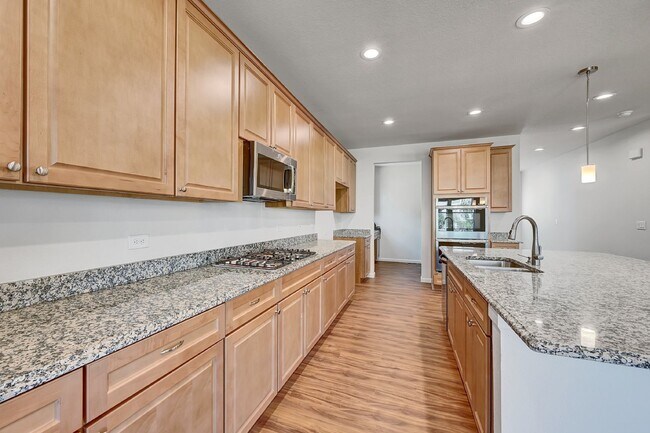 Foto del edificio - $3,550.00 Stunning 4-bedroom, 3.5 bathroom...