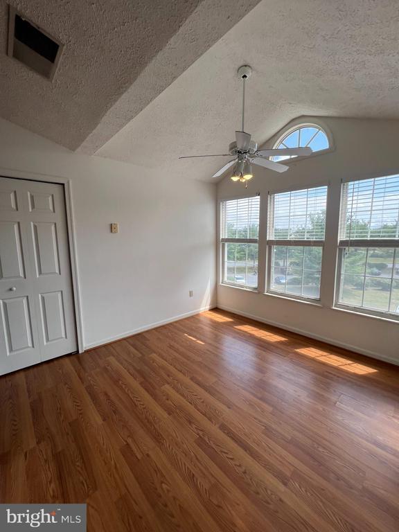 Building Photo - 5660 Wade Ct