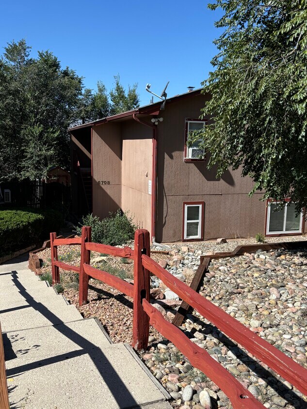 Building Photo - 6708 Dublin Loop W