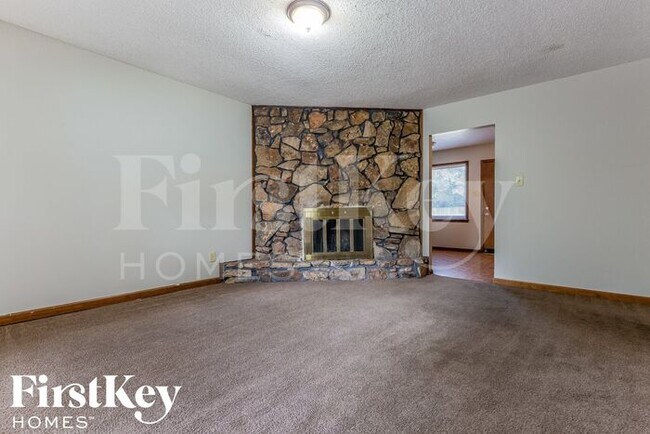 Foto del edificio - 5982 Rosewind Cir W