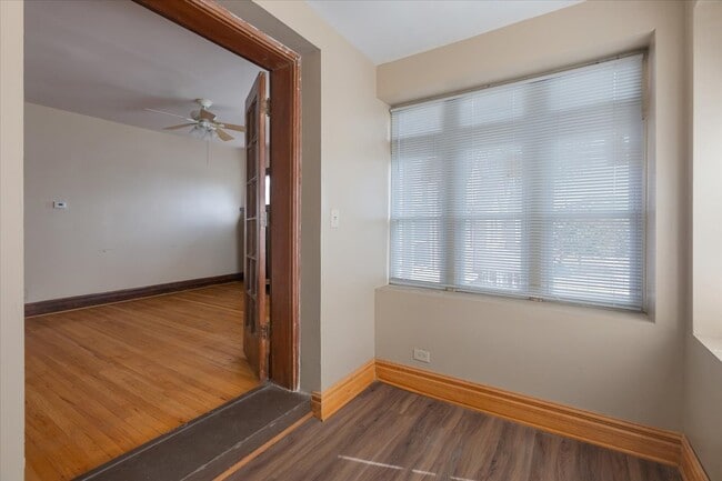 Foto del edificio - 1448 E 72nd Pl