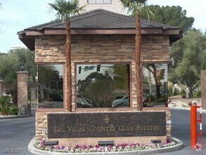 Building Photo - 2852 Loveland Dr