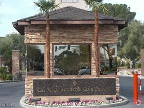 Building Photo - 2852 Loveland Dr
