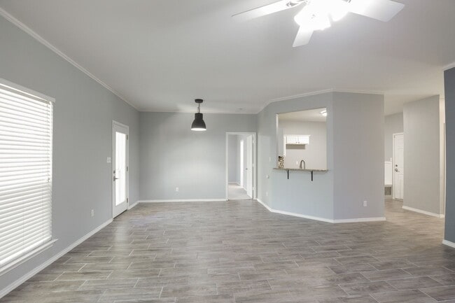Foto del edificio - Inviting 4/BR 2/BA Home with Open Layout a...