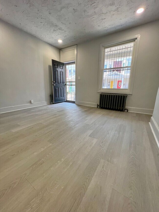Foto del edificio - PHA Accepted! Newly Renovated Townhome in ...