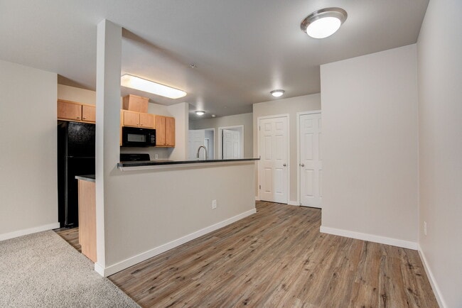 Building Photo - Legacy Oaks Apartments