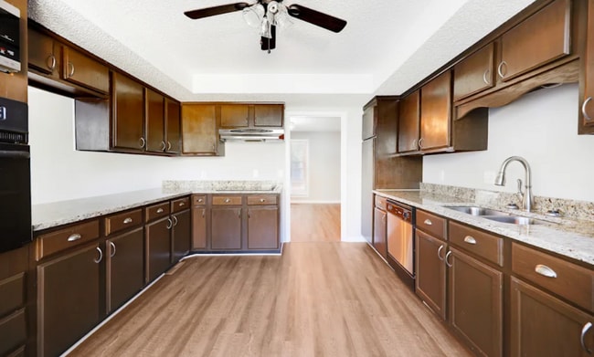 Building Photo - 533 Glen Echo Dr