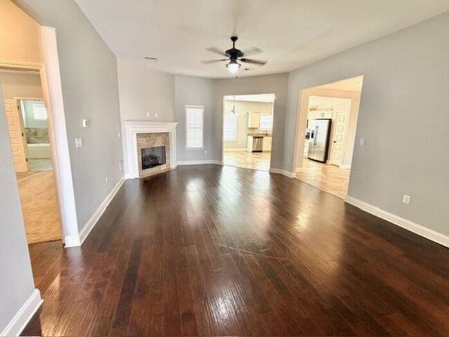 Building Photo - Now Leaseing a 4 Bedroom 3 Bath Home In Southeast Memphis