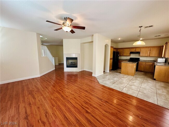 Foto del edificio - 8830 Palm Creek Ct